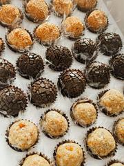Brigadeiros gourmet em forminhas – Auris Doceria
